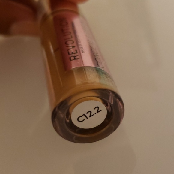 REVOLUTION MAKEUP concealer - Picture 4 of 4